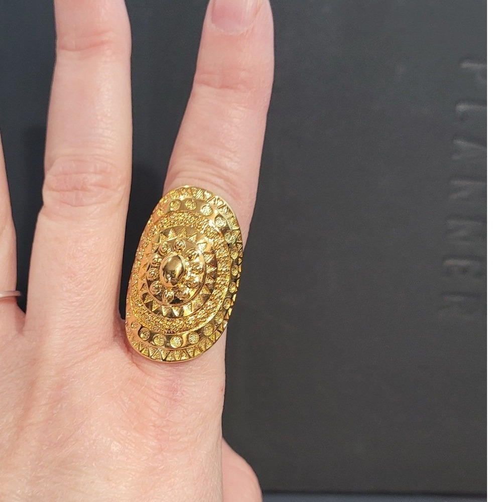 Gold Tone Textured Oval Shield Statement Ring Sunburst Design Size 7